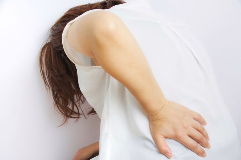 腰痛の女性